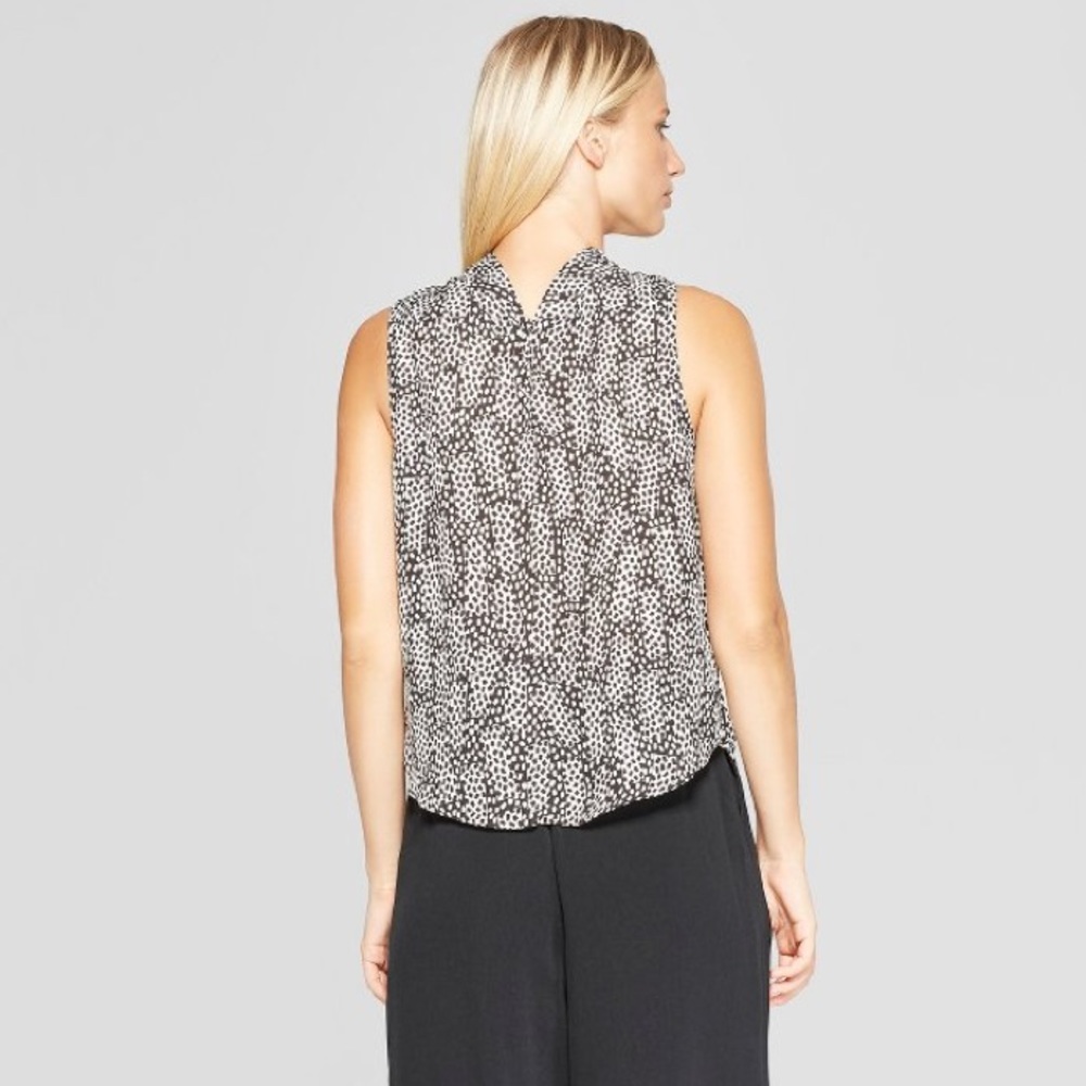✨ Who What Wear Polka Dot Sleeveless Blouse